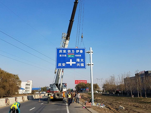 安阳安阳道路护栏网网片该如何进行正确的选购呢？